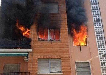 Un muerto y cuatro heridos en un incendio de una vivienda en Paterna (Valencia)