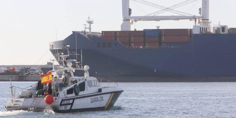 Polémica en Sagunto con la llegada al puerto de un barco de gas de Gazprom, empresa rusa