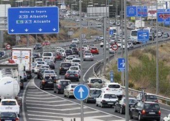 Ojo si vas a desplazarte; retenciones kilométricas en las entradas y salidas de Valencia