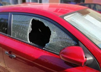 Detenidos dos jóvenes por romper unos 50 vehículos ‘por diversión’ en Alcoy