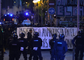 Tensión en Barcelona por las concentraciones pro y anti okupación de la Bonanova