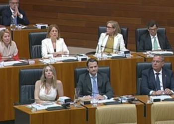 Miras pide que se le deje gobernar en solitario y Vox, que vaya Feijóo a Murcia a negociar
