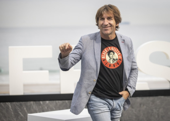 Un actor, un juez mediático y escritores, entre los rostros conocidos que cierran las listas de Sumar