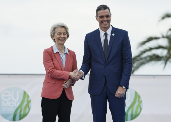 Sánchez acuerda con Von der Leyen adelantar la visita del Colegio de Comisarios de la UE