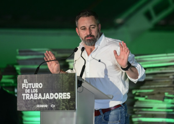 Abascal critica el “despiste mayúsculo” de Núñez Feijóo por ofrecer “de nuevo” un pacto al PSOE