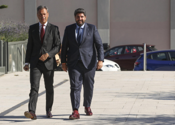 López Miras cree que se pueda llegar a acuerdos parlamentarios con Vox e implementarlos