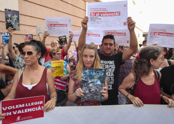 Vuelven a Burriana las revistas en valenciano que quería retirar Vox