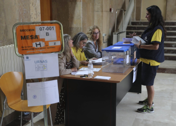 La participación en el 23J a las 14 horas es del 40,48 %, dos puntos y medio más que el 10N de 2019