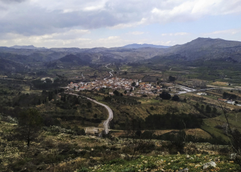 La Vall d’Ebo combate la despoblación y espera las ayudas un año después del incendio