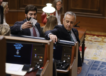 El Congreso abre en gallego el pleno sobre las lenguas cooficiales y Vox abandona el hemiciclo