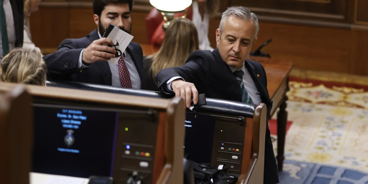 El Congreso abre en gallego el pleno sobre las lenguas cooficiales y Vox abandona el hemiciclo 5 El Congreso abre en gallego el pleno sobre las lenguas cooficiales y Vox abandona el hemiciclo
