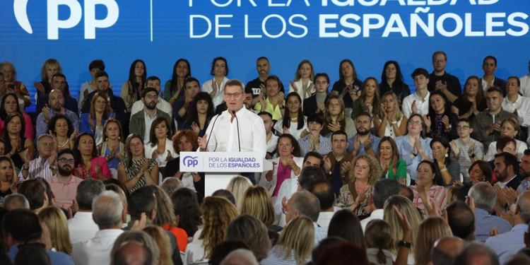 Núñez Feijóo recuerda a Pedro Sánchez que “la igualdad” diferencia una democracia de una dictadura 6 Núñez Feijóo recuerda a Pedro Sánchez que “la igualdad” diferencia una democracia de una dictadura