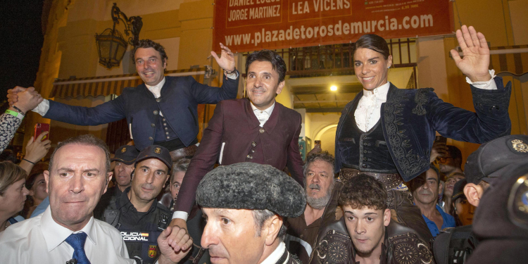 Cartagena, Ventura y Vicens salen a hombros en Murcia tras una lección de toreo a caballo 5 Cartagena, Ventura y Vicens salen a hombros en Murcia tras una lección de toreo a caballo