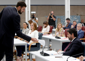 López Miras ofrece a Vox entrar en el Gobierno de Murcia para no repetir las elecciones